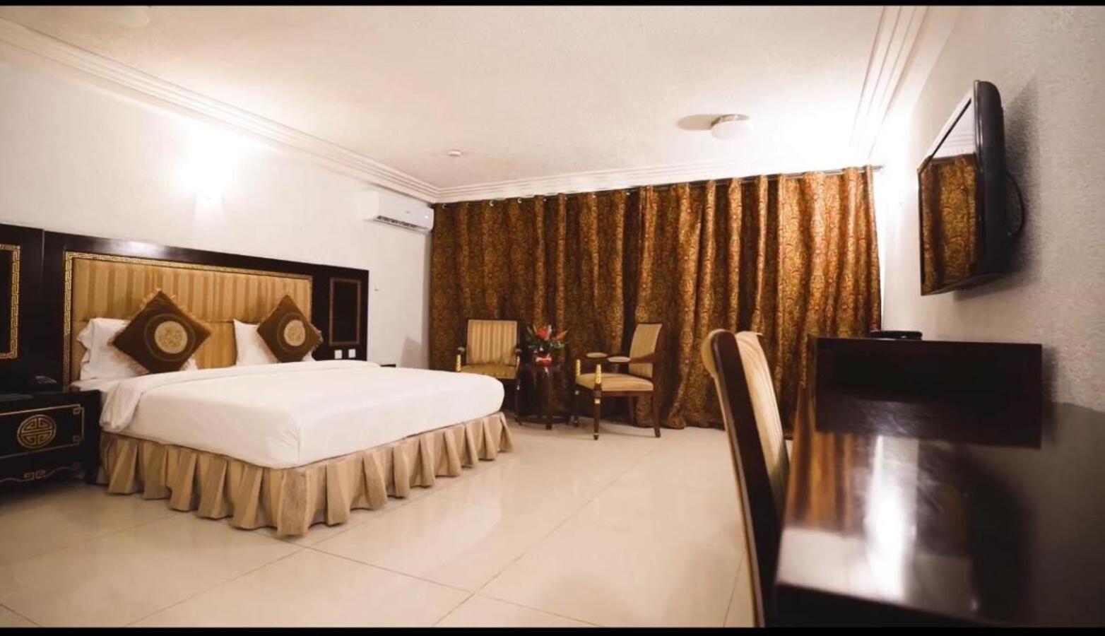 Nobila Airport Hotel Cotonou Ngoại thất bức ảnh